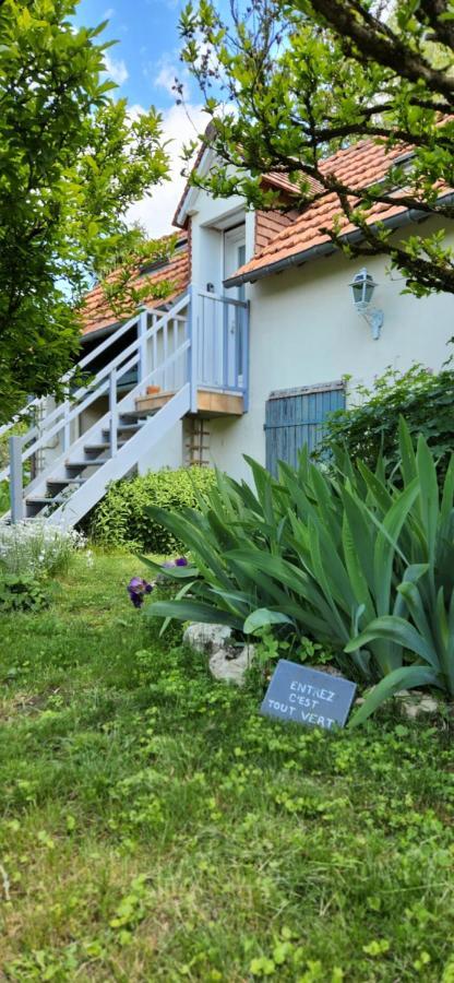 Le Petit Lavoir - Joli Studio A Mayet Exterior photo